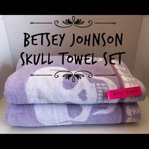 Betsey Johnson Towel Set